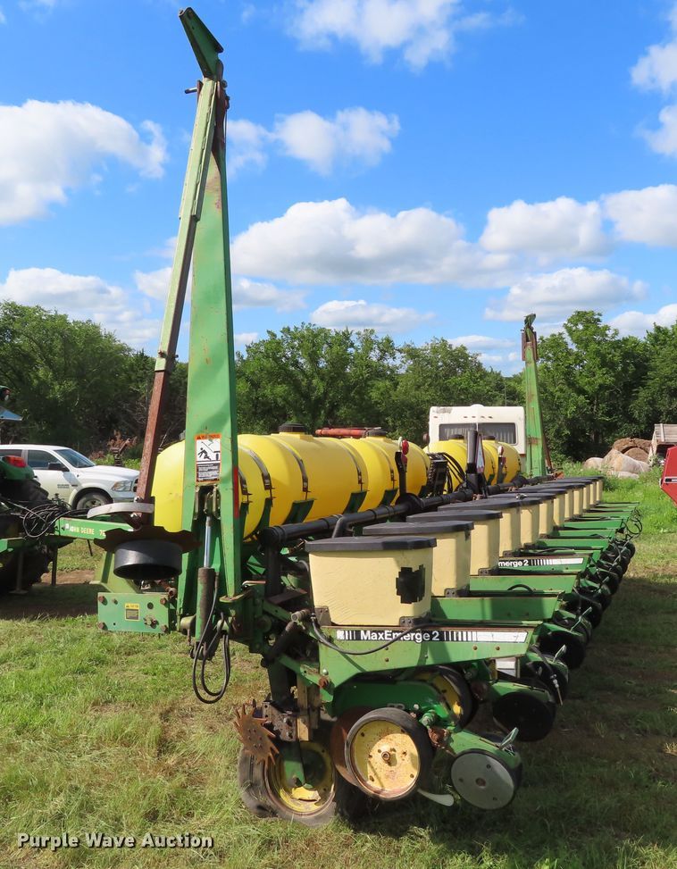 image for item DD6311 John Deere 7200 no-till planter