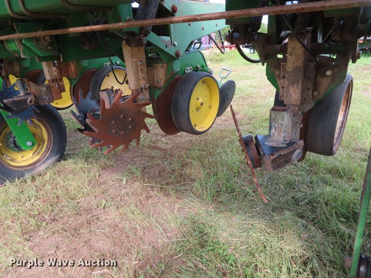 image for item DD6311 John Deere 7200 no-till planter