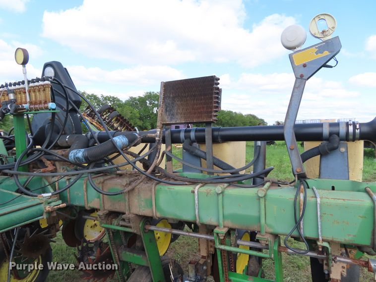 image for item DD6311 John Deere 7200 no-till planter