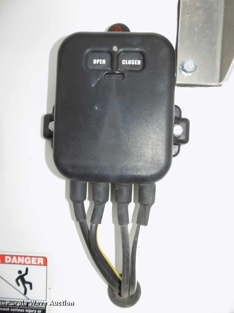 image for item DE7723 2012 Maurer 2812 single hopper grain trailer