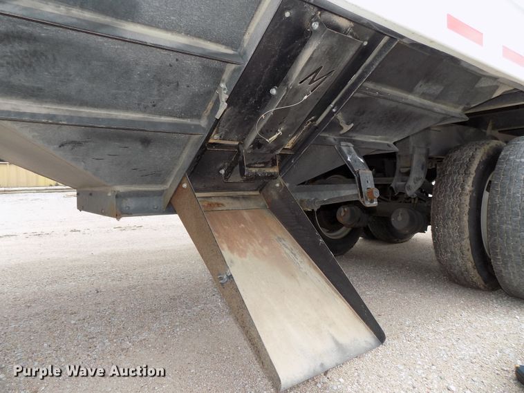 image for item DE7723 2012 Maurer 2812 single hopper grain trailer