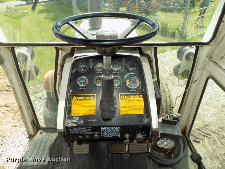 image for item DE7725 1976 Case 1270 Agri-King tractor