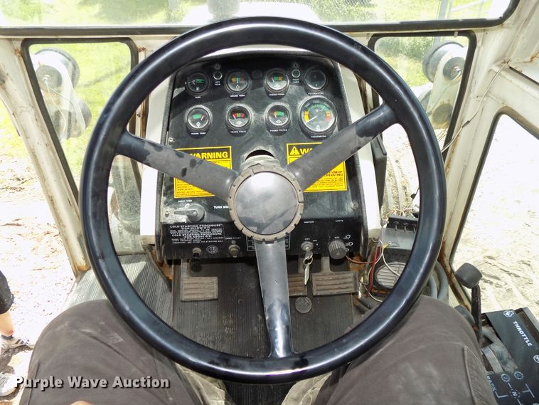 image for item DE7725 1976 Case 1270 Agri-King tractor