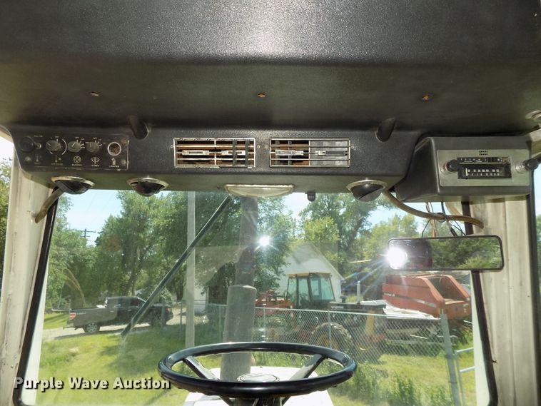 image for item DE7725 1976 Case 1270 Agri-King tractor