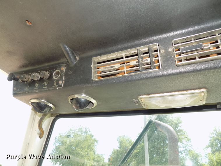 image for item DE7725 1976 Case 1270 Agri-King tractor