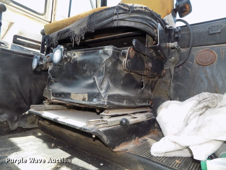 image for item DE7725 1976 Case 1270 Agri-King tractor