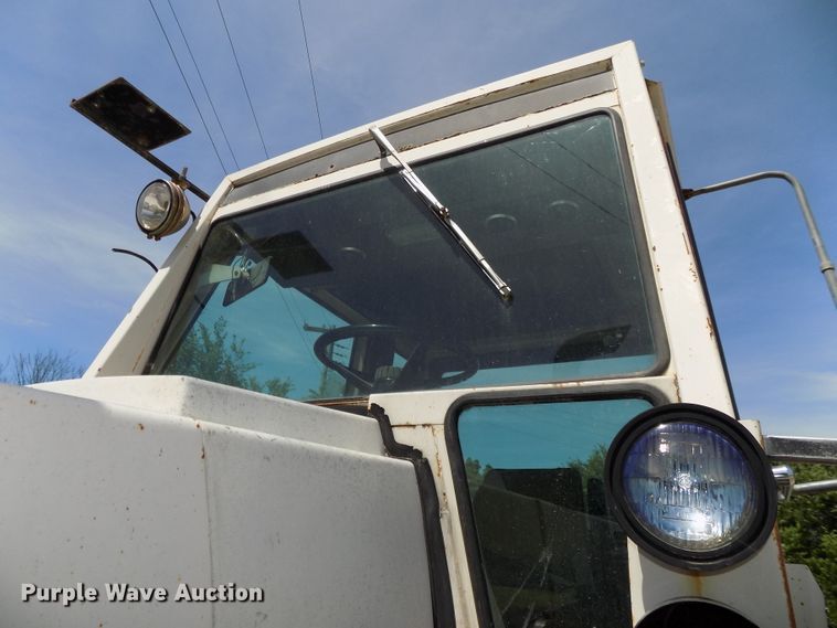 image for item DE7725 1976 Case 1270 Agri-King tractor