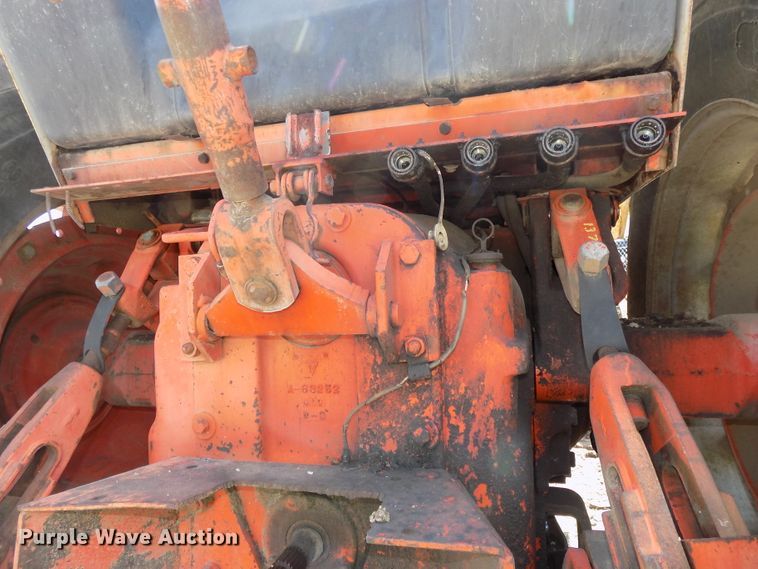 image for item DE7725 1976 Case 1270 Agri-King tractor