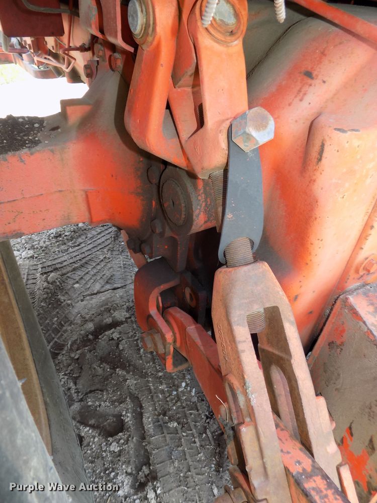 image for item DE7725 1976 Case 1270 Agri-King tractor