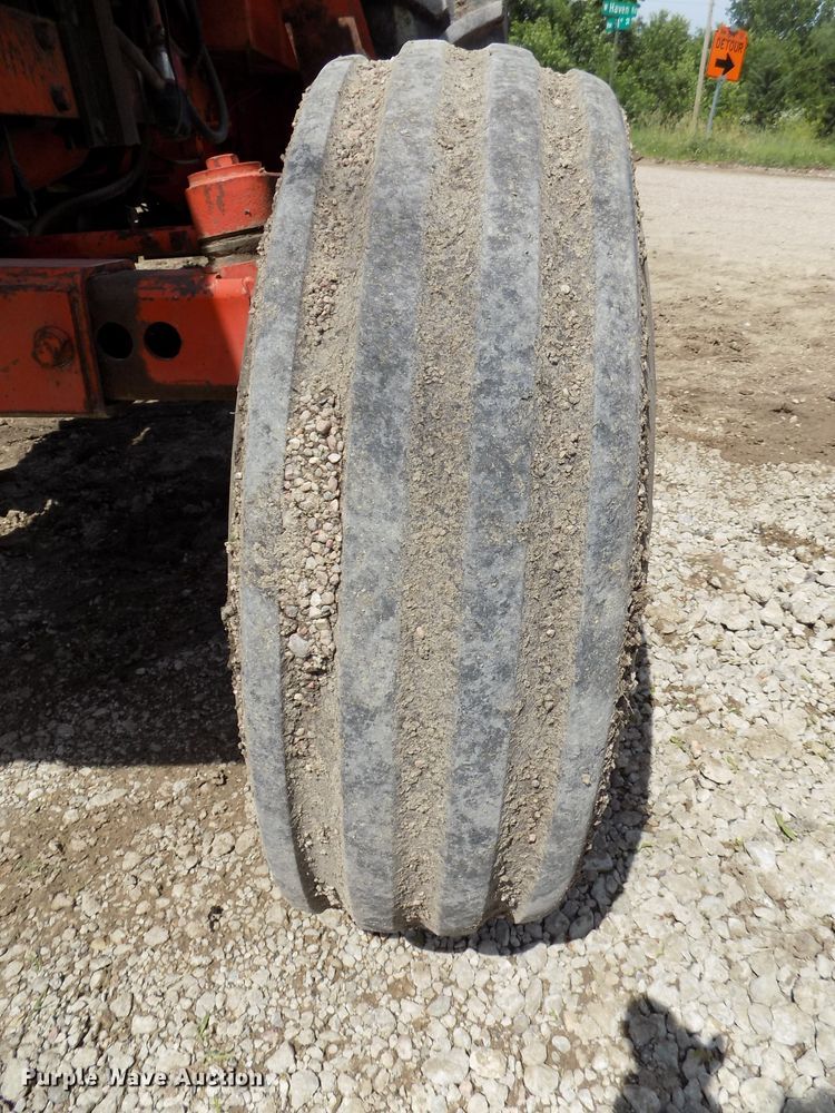 image for item DE7725 1976 Case 1270 Agri-King tractor