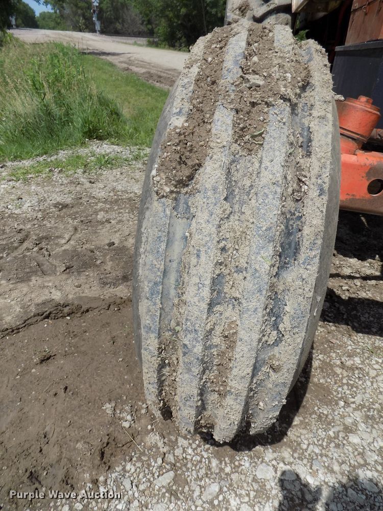 image for item DE7725 1976 Case 1270 Agri-King tractor