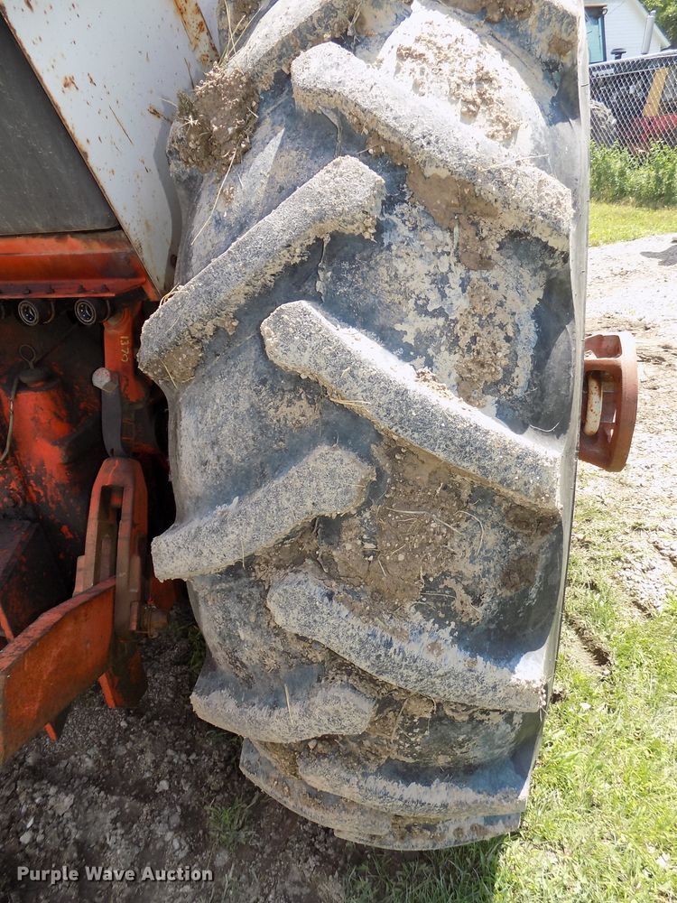 image for item DE7725 1976 Case 1270 Agri-King tractor