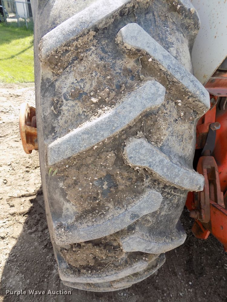 image for item DE7725 1976 Case 1270 Agri-King tractor