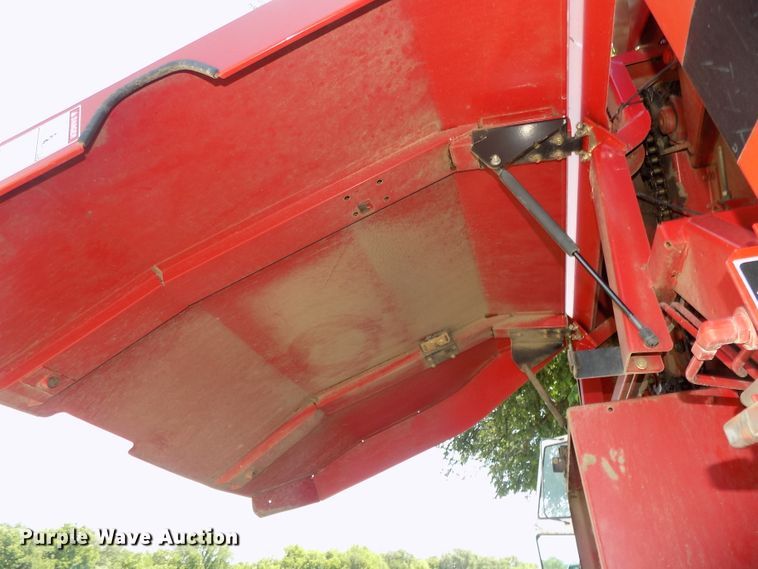 image for item DE7726 2003 Case IH RBX562 round baler