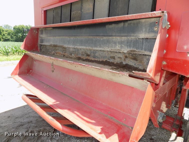 image for item DE7726 2003 Case IH RBX562 round baler