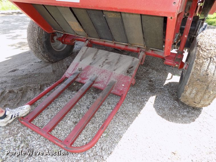 image for item DE7726 2003 Case IH RBX562 round baler