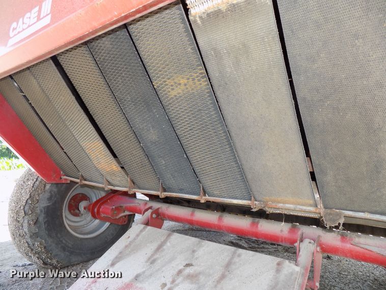 image for item DE7726 2003 Case IH RBX562 round baler