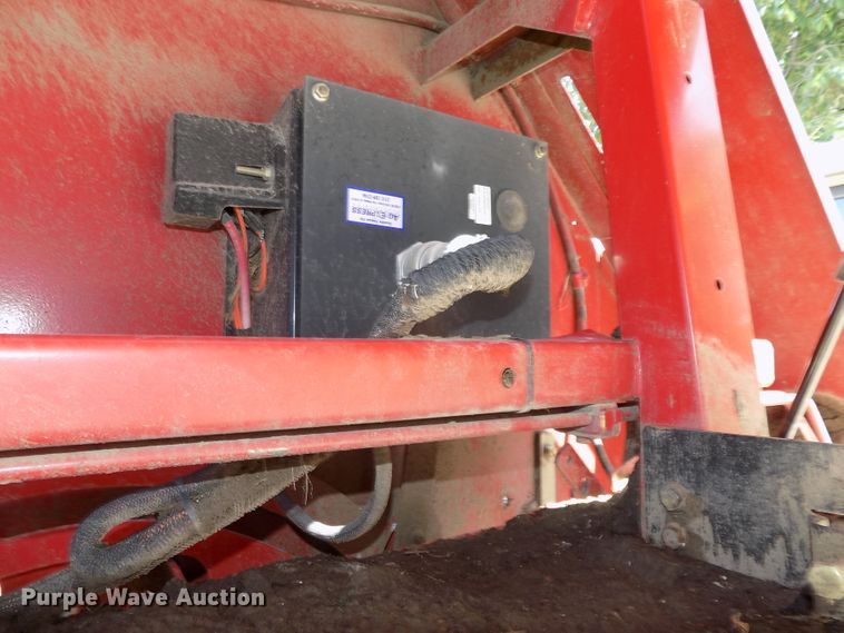 image for item DE7726 2003 Case IH RBX562 round baler
