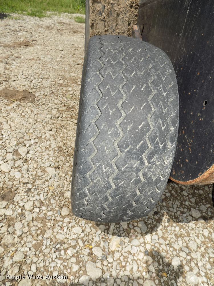 image for item DE7726 2003 Case IH RBX562 round baler