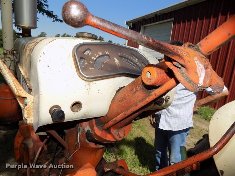 image for item DE7737 1958 Case 711B tractor