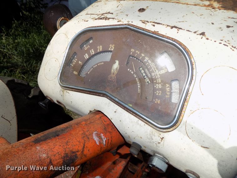 image for item DE7737 1958 Case 711B tractor