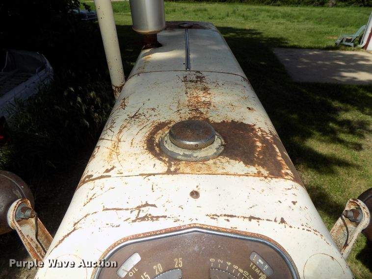 image for item DE7737 1958 Case 711B tractor