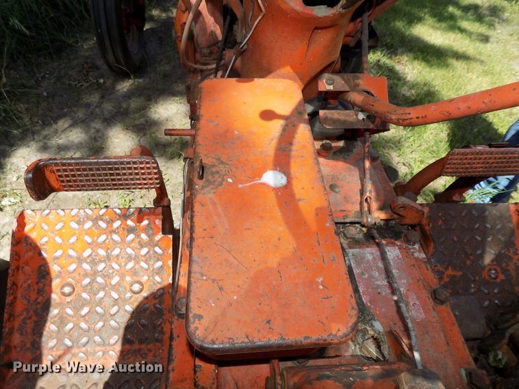 image for item DE7737 1958 Case 711B tractor