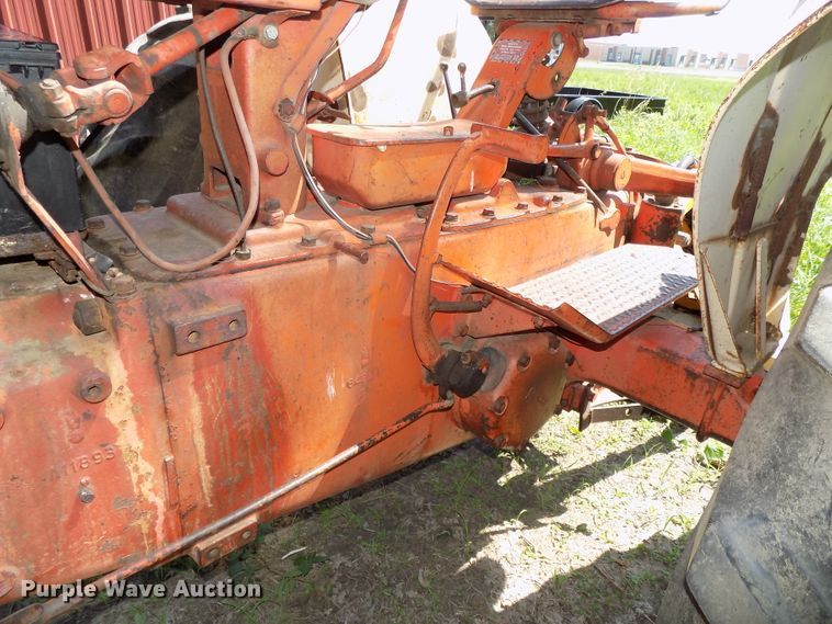 image for item DE7737 1958 Case 711B tractor