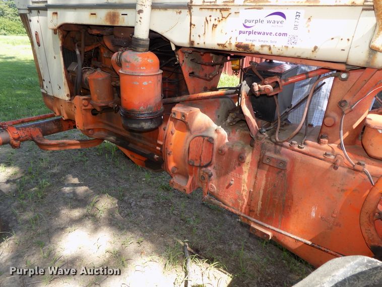 image for item DE7737 1958 Case 711B tractor