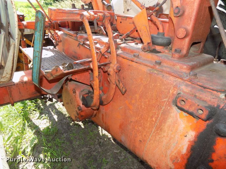 image for item DE7737 1958 Case 711B tractor