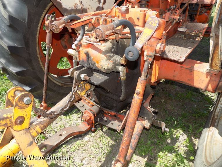 image for item DE7737 1958 Case 711B tractor