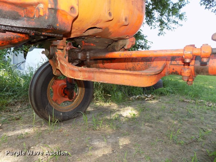 image for item DE7737 1958 Case 711B tractor