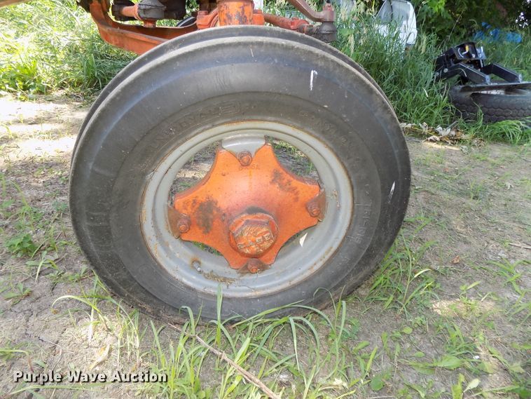 image for item DE7737 1958 Case 711B tractor