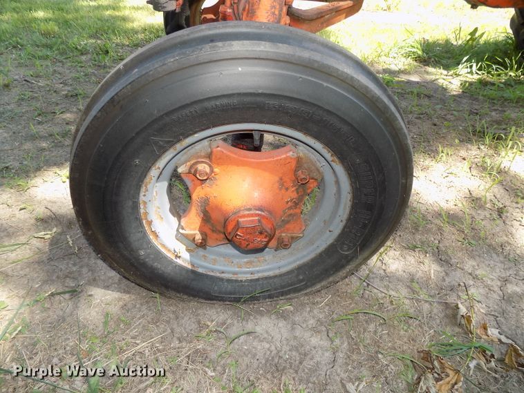 image for item DE7737 1958 Case 711B tractor