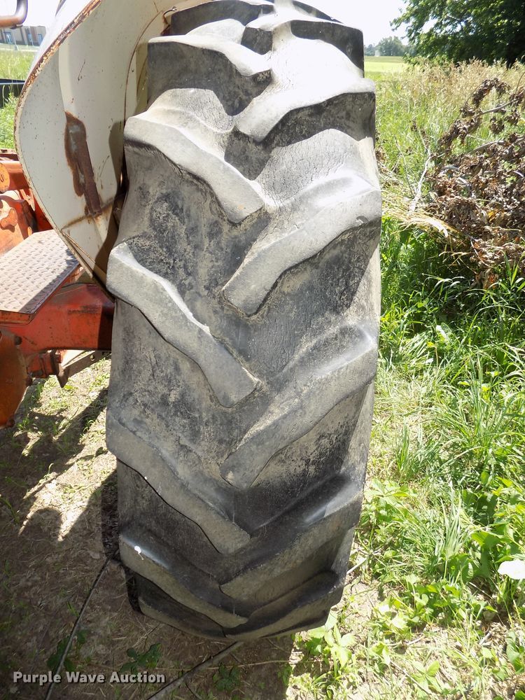 image for item DE7737 1958 Case 711B tractor