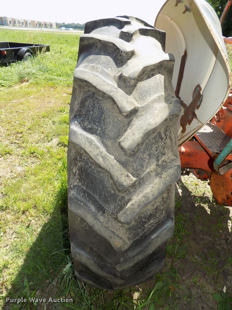 image for item DE7737 1958 Case 711B tractor