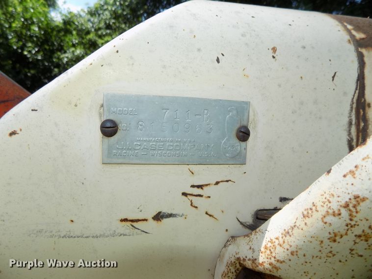 image for item DE7737 1958 Case 711B tractor