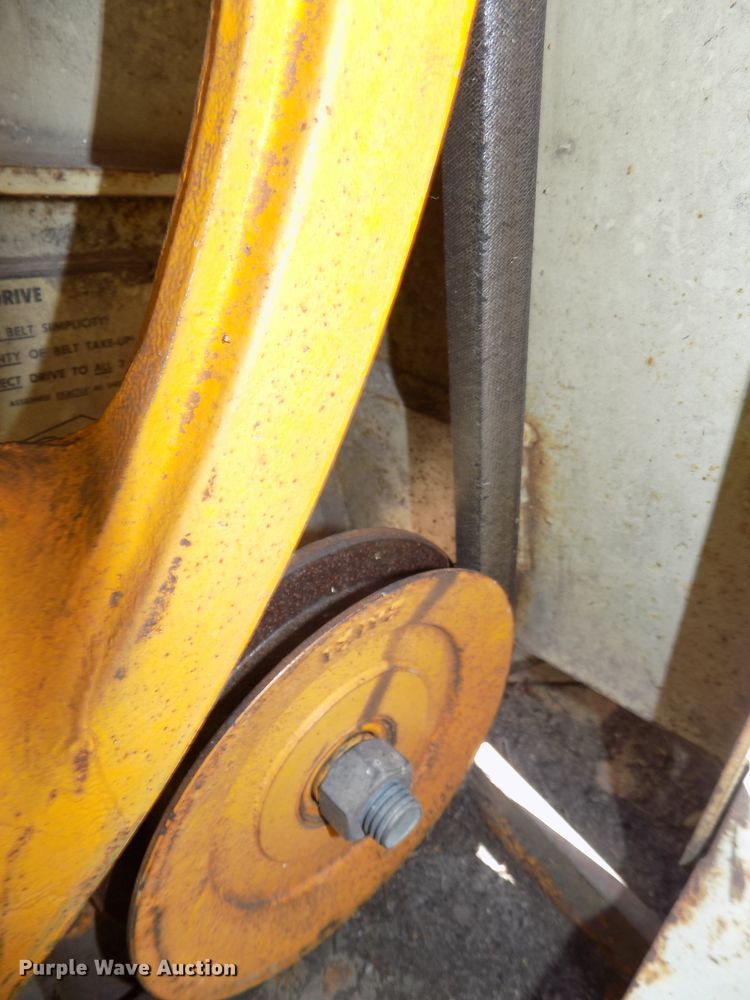 image for item DE7737 1958 Case 711B tractor