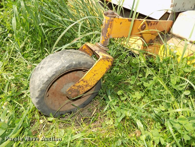 image for item DE7737 1958 Case 711B tractor