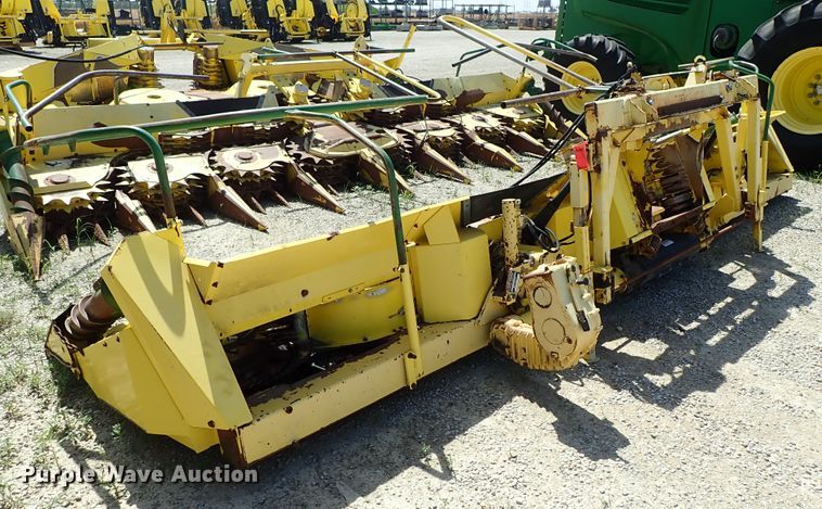 image for item DF1242 2003 John Deere 688 rotary forage head