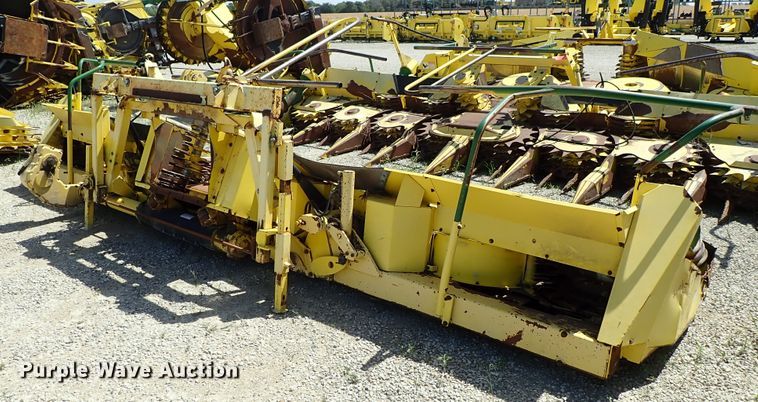 image for item DF1242 2003 John Deere 688 rotary forage head