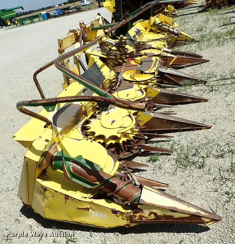 image for item DF1242 2003 John Deere 688 rotary forage head