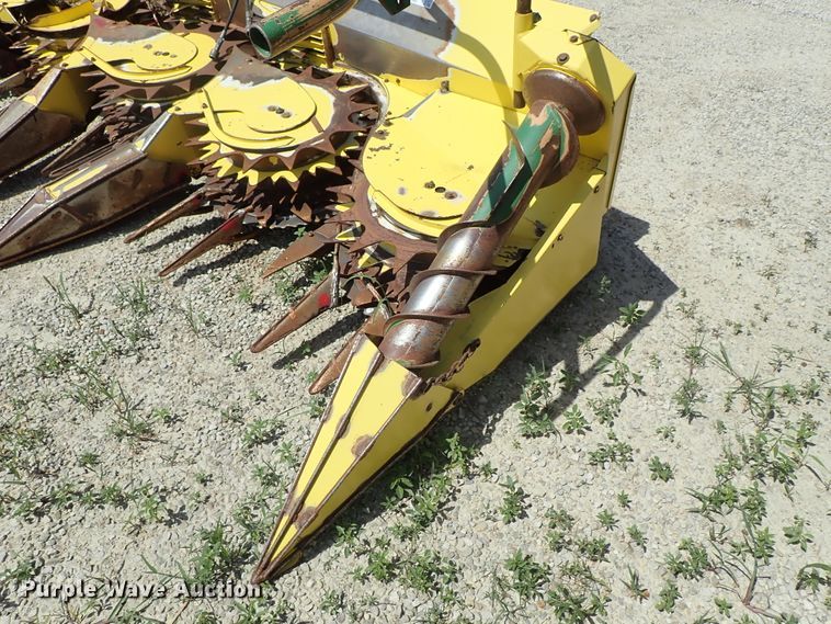 image for item DF1242 2003 John Deere 688 rotary forage head
