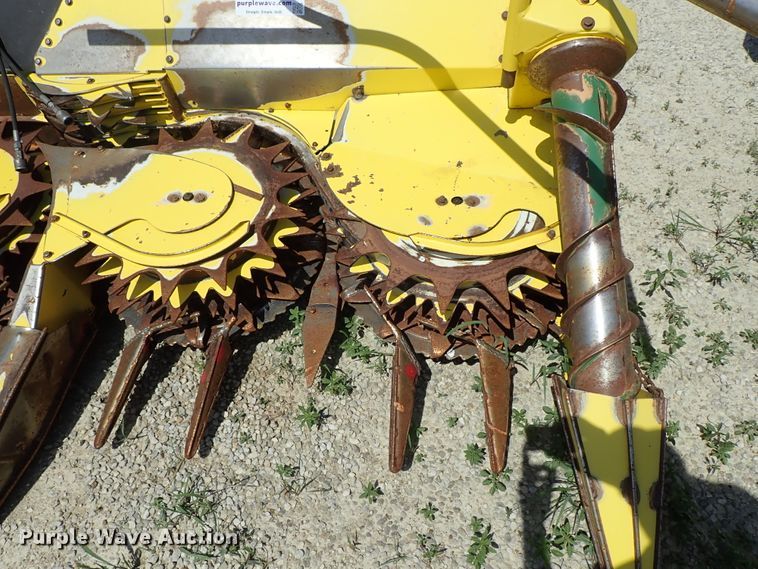 image for item DF1242 2003 John Deere 688 rotary forage head