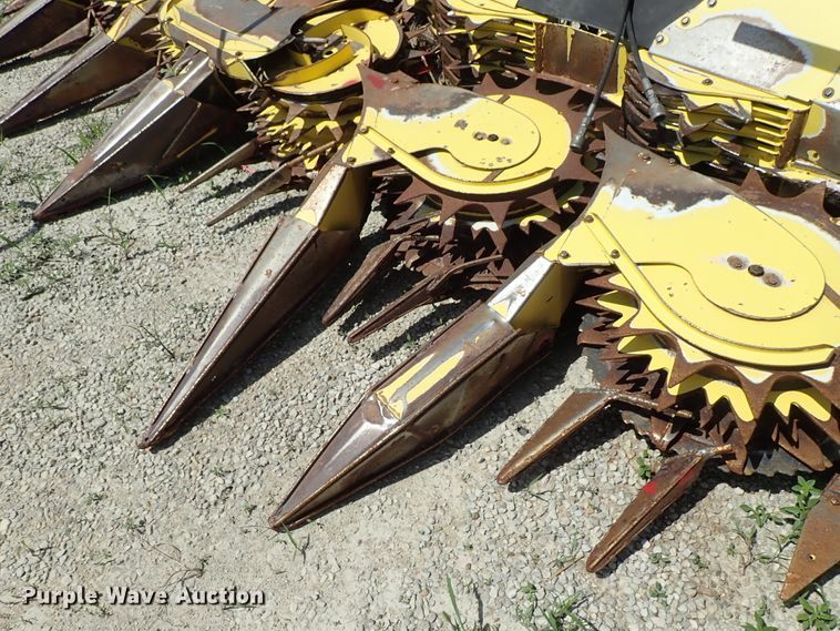 image for item DF1242 2003 John Deere 688 rotary forage head