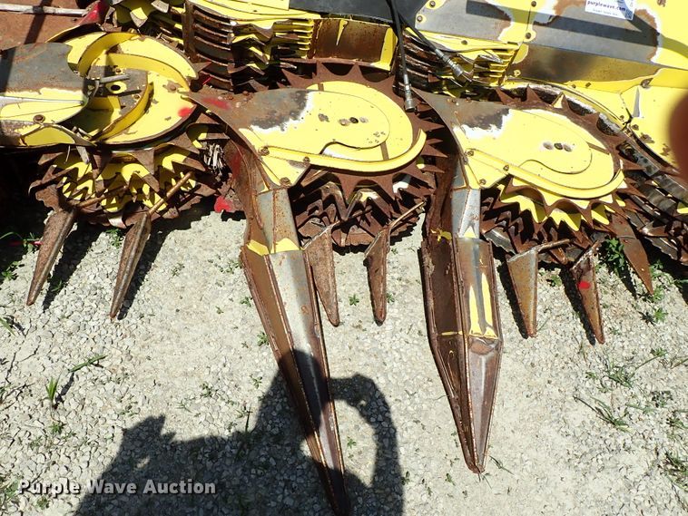 image for item DF1242 2003 John Deere 688 rotary forage head