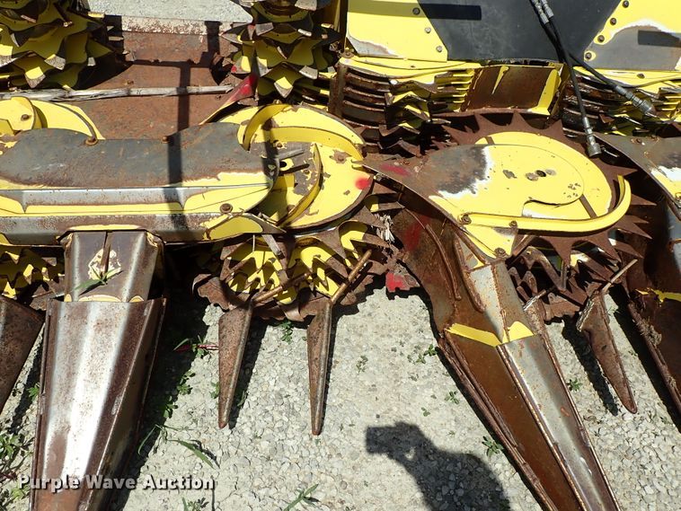 image for item DF1242 2003 John Deere 688 rotary forage head