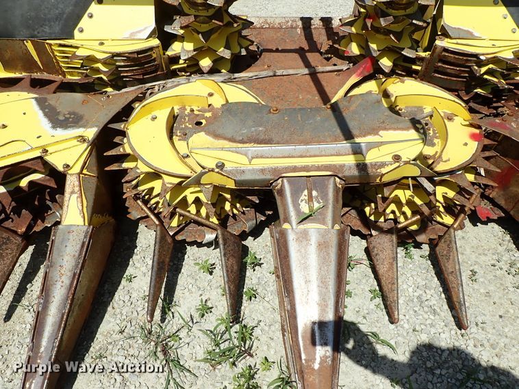 image for item DF1242 2003 John Deere 688 rotary forage head