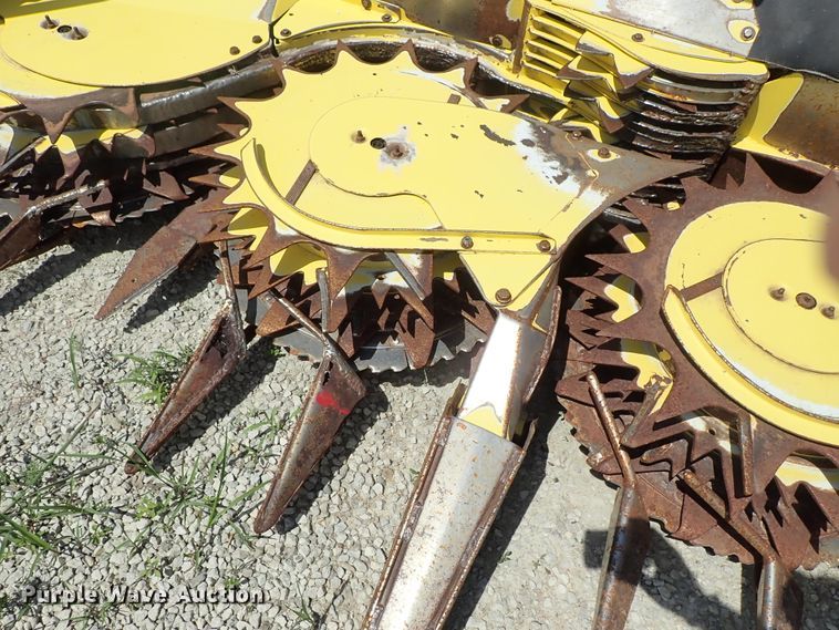 image for item DF1242 2003 John Deere 688 rotary forage head