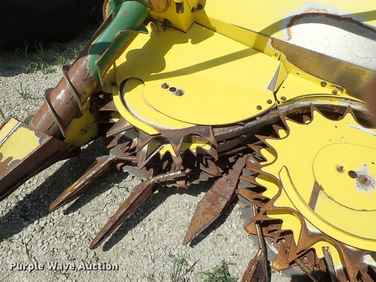 image for item DF1242 2003 John Deere 688 rotary forage head